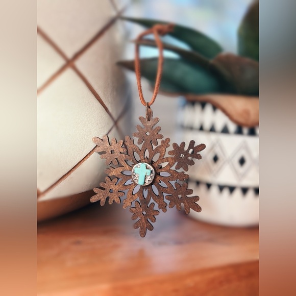 Ornaments / Rustic Snowflake Cross - Picture 5 of 8